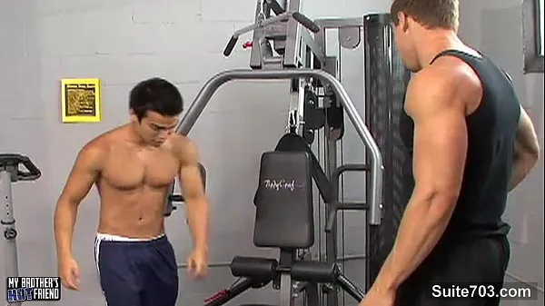 Hot gays fucking asses in the gym Video baharu besar