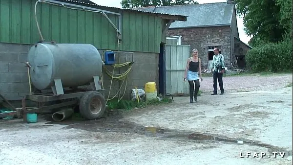 Velká French mature gets her ass fucked hard by grandpa and his farm friends nová videa