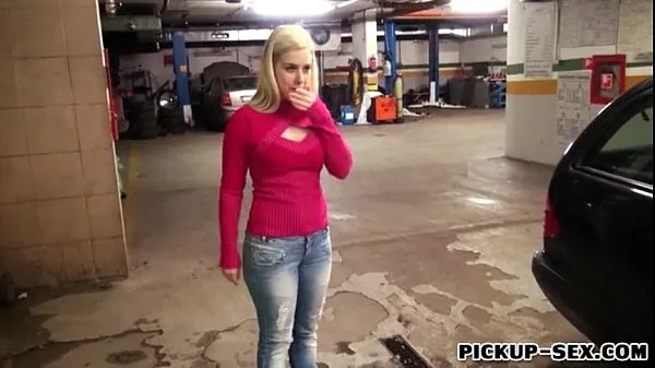 Veliki Pretty amateur blonde Eurobabe Ellen fucked for money novi videoposnetki