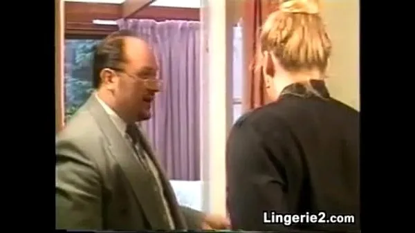 Veliki Blonde Woman Being Spanked By The Boss novi videoposnetki