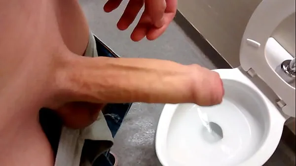 Büyük Foreskin in Public Washroom yeni Video