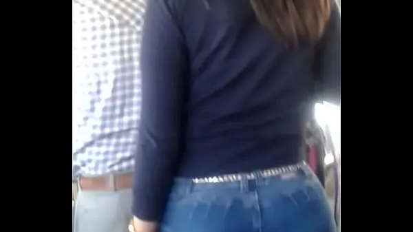 rich buttocks on the bus Video baru yang besar