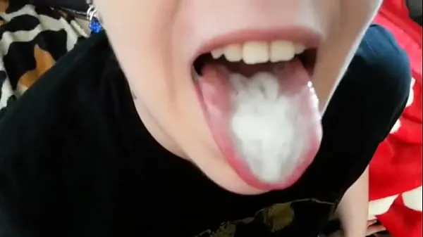 Girlfriend takes all sperm in mouth Video baharu besar