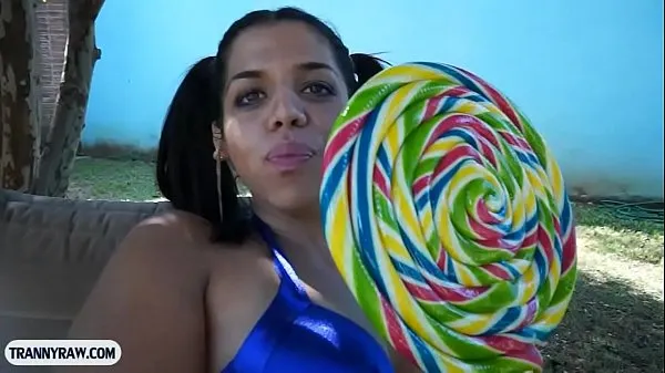 Grandes Travesti de bunda grande do Brasil sexo anal ao ar livre e mijando novos vídeos