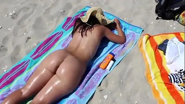 Hot MILF At The Beach Video baharu besar