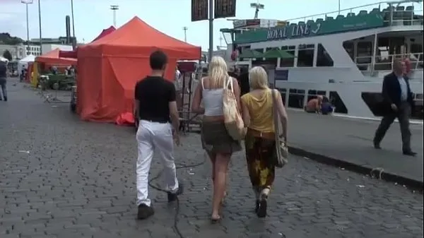 Grote scandi teen anal threesome in public nieuwe video's