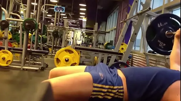 bulge short gym Video baru yang besar