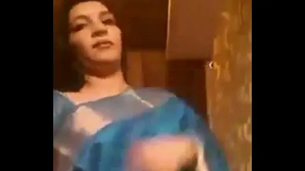 Hot Indian Aunty removing saree Video mới lớn
