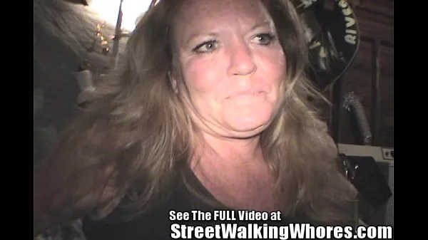 Große Prostituierte gibt Barfing Blowjobneue Videos