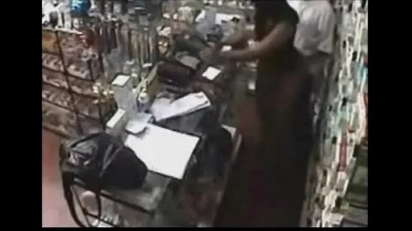 Real ! Employee getting a Blowjob Behind the Counter Video mới lớn