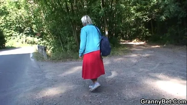 Duże He picks up and bangs granny outside nowe filmy