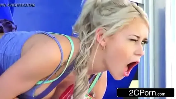 hot blonde babe serving hot dogs and fucked same time Video baru yang besar