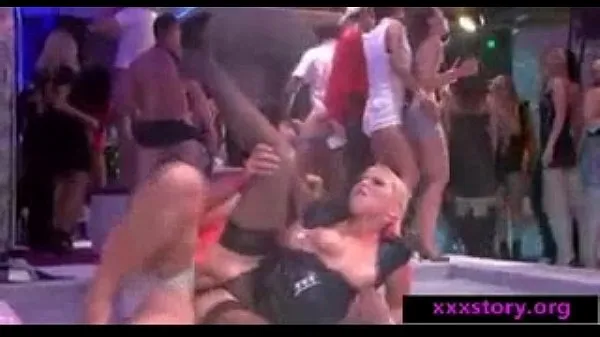 Blondie Girl Suck On Party Video mới lớn