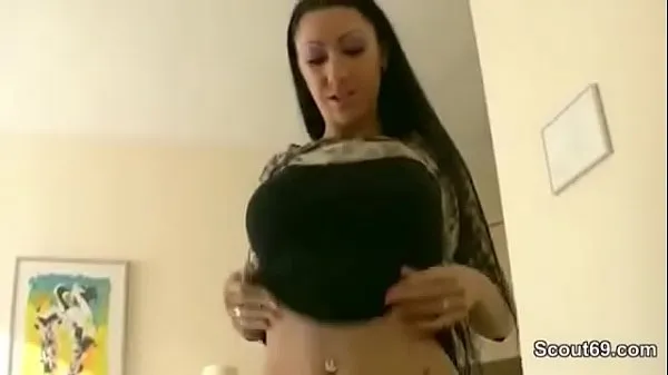 Sister catches stepbrother and gives him a BJ مقاطع فيديو جديدة كبيرة
