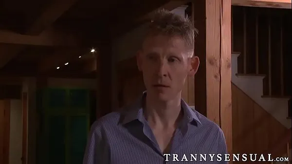 Velká Married couple Linda and Peter enjoy a threesome with tranny nová videa
