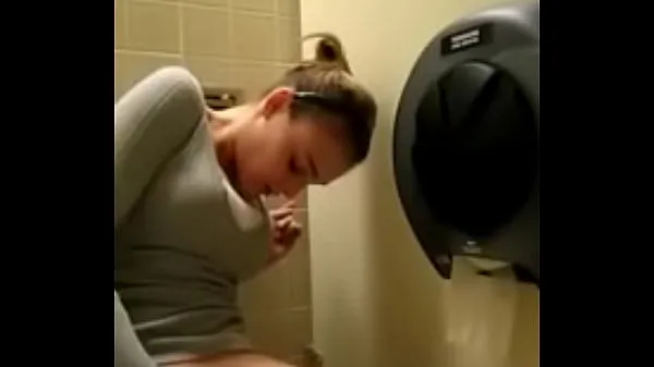 Veliki Girlfriend recording while masturbating in bathroom sexy More Videos on novi videoposnetki