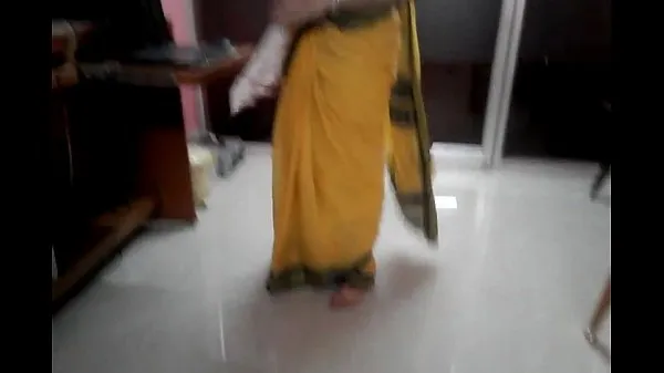 Desi tamil Married aunty exposing navel in saree with audio مقاطع فيديو جديدة كبيرة