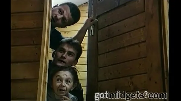 Isoja Threesome In A Sauna with 2 Midgets Ladies uutta videota
