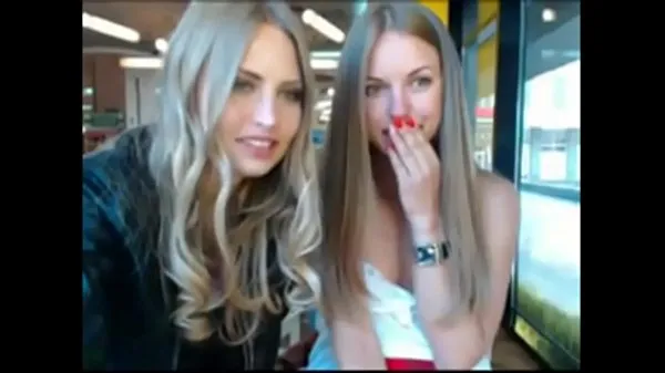 Grandes Duas irmãs loiras sexy vão nuas em público novos vídeos