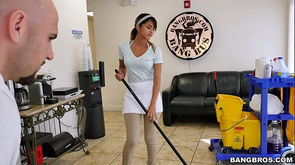 BANGBROS - The new cleaning lady swallows a load Video baru yang besar