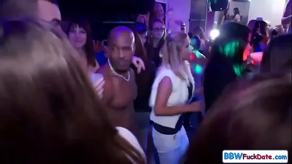 Store Chubby Girls Sucking and Fucking at the Club nye videoer