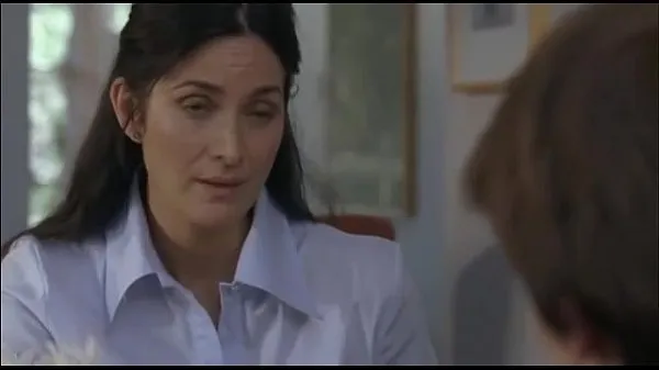 Carrie Anne Moss is fucked by guy who got tempted by her boobs مقاطع فيديو جديدة كبيرة