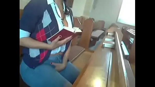 Veľké Masturbating In Church nové videá