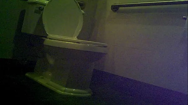 Stora toilet voyeur nya videor