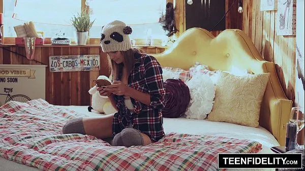 Grandes TEENFIDELITY - Creampie sorpresa de padrastro en el coño de Shyla Ryder vídeos nuevos