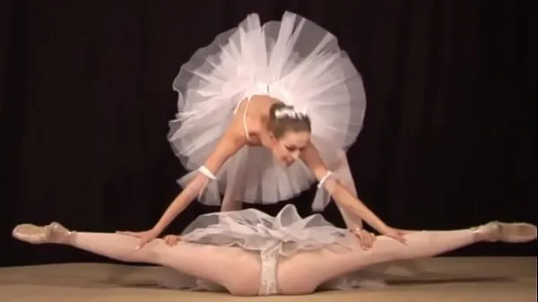 Amazing ballerina Tube Cup Video mới lớn