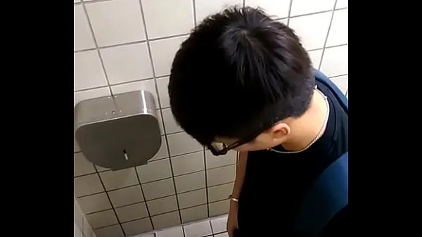 Store spying at the MRT restroom nye videoer