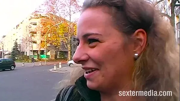 Stora Women on Germany's streets nya videor