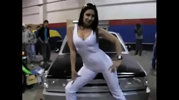 Nice ass marita trento sexy girl in car show Video baru yang besar