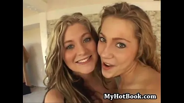 Veľké Bailey and her blonde girlfriend Misty May team u nové videá