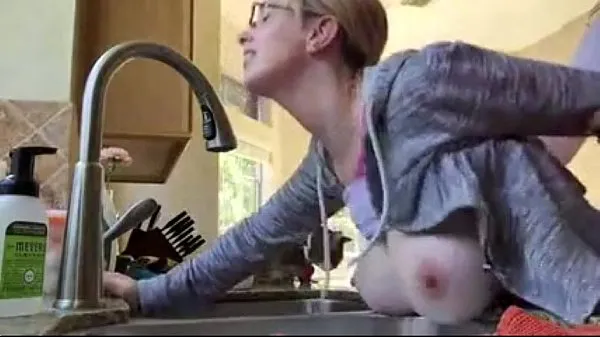 بڑے they fuck in the kitchen while their play نئے ویڈیوز