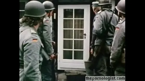 Hot blonde gets fucked by a soldier in German vintage porn Video baru yang besar