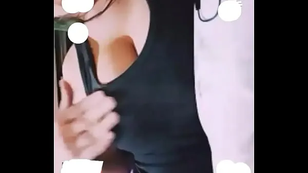 Grote Venezuelan showing her huge tits nieuwe video's