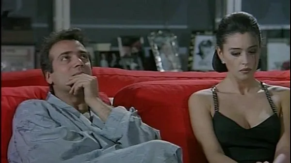 Grote Monica Belluci (Italian actress) in La riffa (1991 nieuwe video's