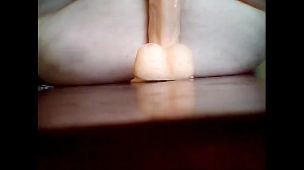 Grote Riding my dildo while I watch porn pt 2 nieuwe video's