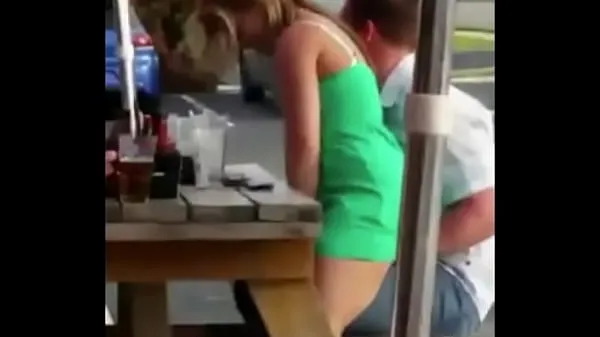 Grote Couple having sex in a restaurant nieuwe video's