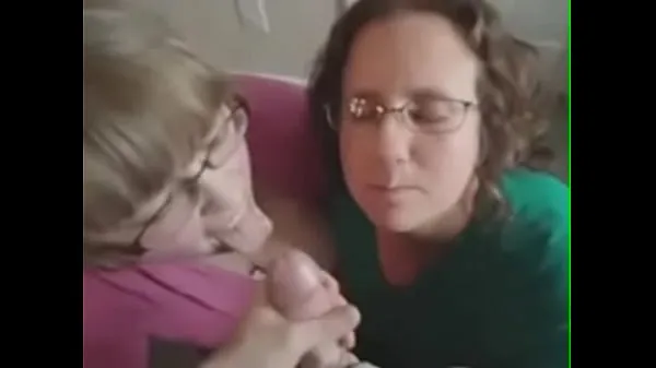 대규모 Two amateur blowjob chicks receive cum on their face and glasses개의 새 동영상