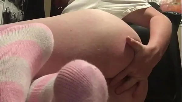 Big Chubby twink in pink socks fingers himself new Videos