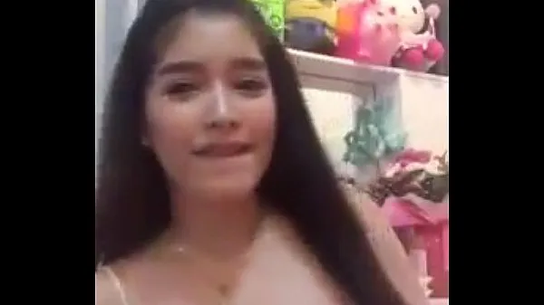 Pretty girl show off on cam Video mới lớn