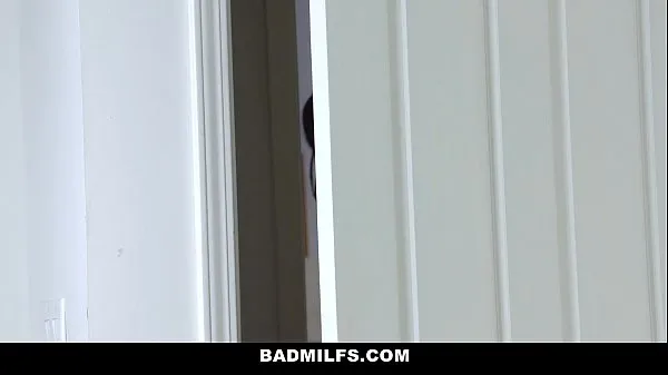 BADMilfs - Stepmom (Amber Chase) Jacks Off and Fucks StepSon Video baharu besar