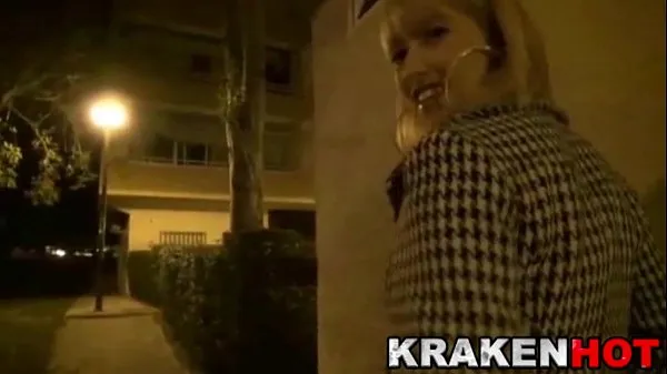 Stora Blonde woman in the street looking for stranger men to fuck nya videor