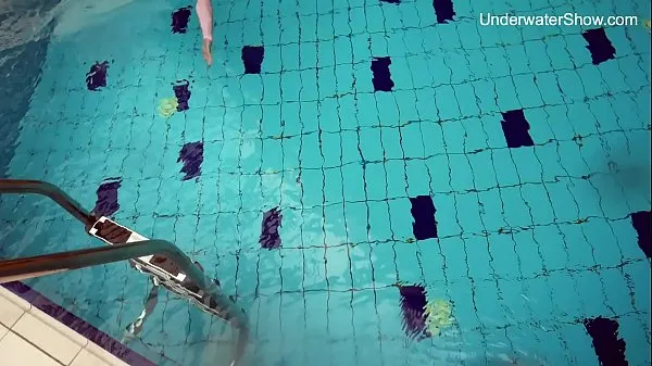 Nagy Redhead Simonna showing her body underwater új videók