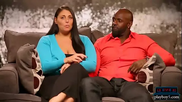 大Interracial amateur couple wants to try a threesome新视频