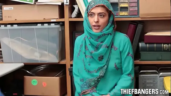 Μεγάλα Audrey Royal Busted Stealing Wearing A Hijab & Fucked For Punishment νέα βίντεο