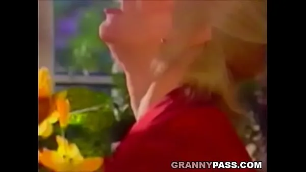 Blonde Grandma Gets Pounded On The Table Video baharu besar