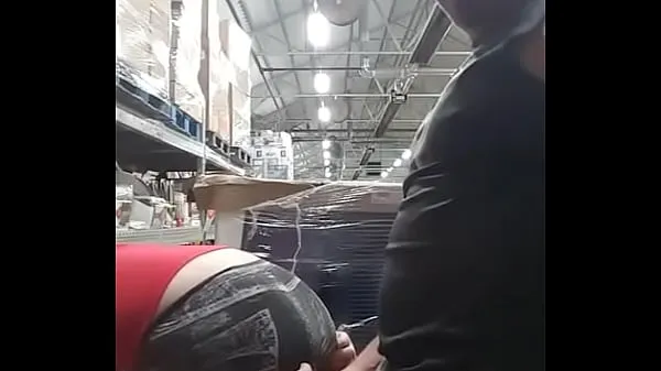 Grote Quickie with a co-worker in the warehouse nieuwe video's